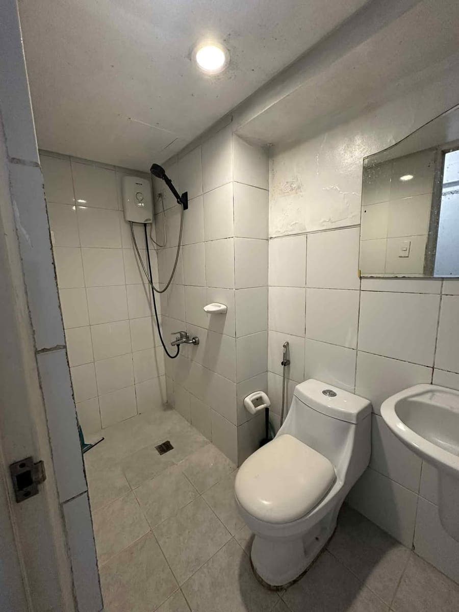 Pinecrest condominium studio unit 18k/month inclusive of monthly dues & parking space (6500/month) b... - photo 5