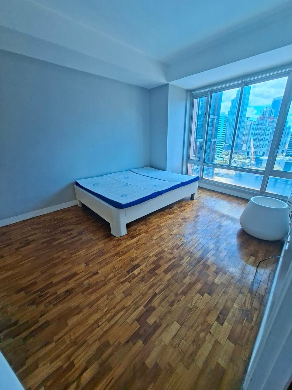 Real 1bedroom makati condo, 45sqm furnished unit 25k per Month - photo 1
