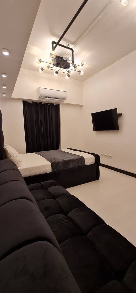 Modern Luxury Suite with Balcony for Rent - Pet friendly - Victoria Sports Tower - photo 1