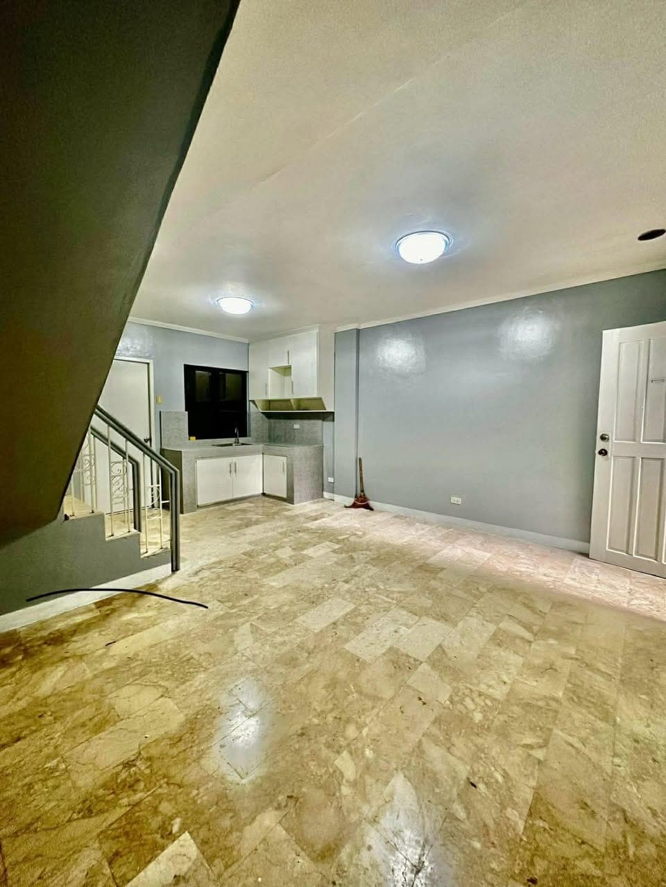 Kamuning Townhouse for Rent - photo 1