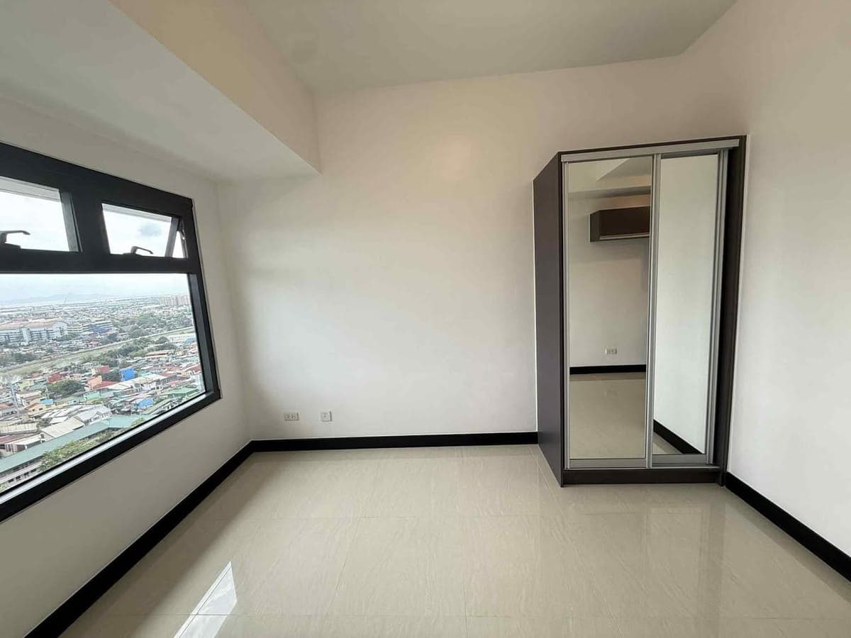 Newly built units at SYNC Residences (S Tower) offer that premium hotel feel right in the heart of P... - photo 2