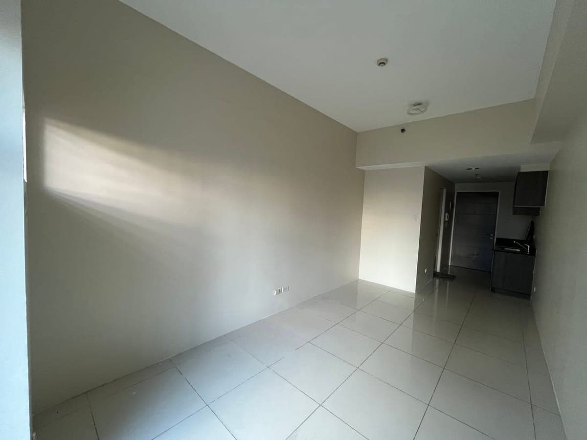 Super lapit sa lahat WALKING DISTANCE, no need to waste precious hours commuting na! Convenient location! - photo 3