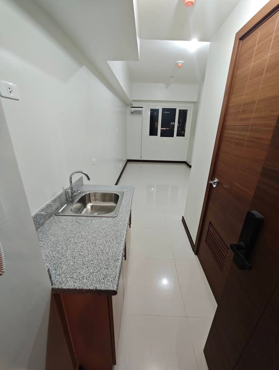 For Rent Condominium in Pasay - photo 1