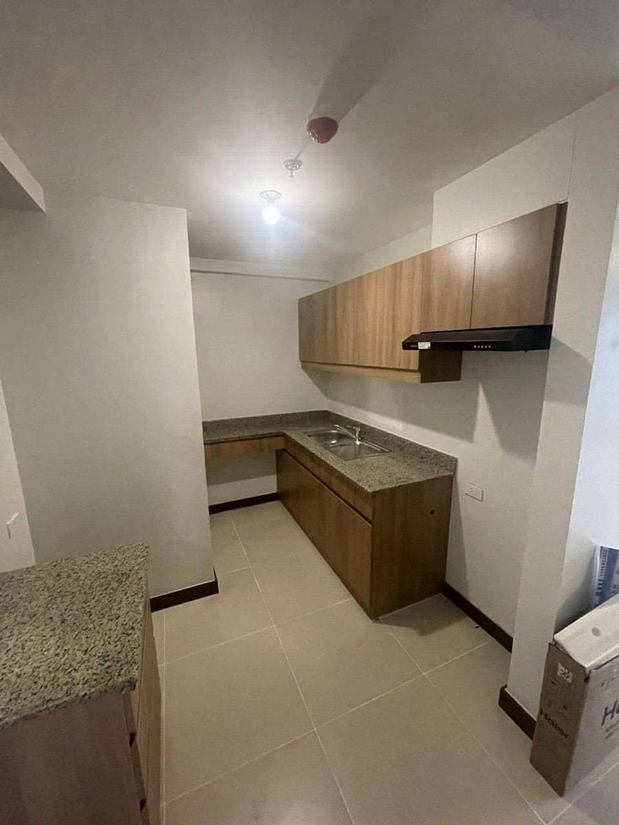 𝐅𝐎𝐑 𝐑𝐄𝐍𝐓: 2BR Condominium with parking at DMCI The Aston Place, Pasay - photo 1