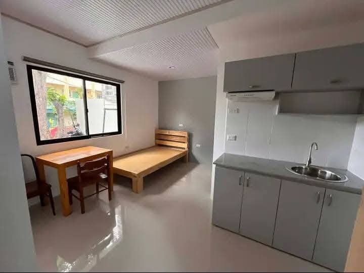 SOLO STUDIO ROOM FOR RENT - photo 1