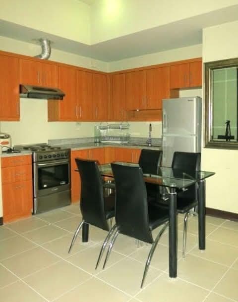 3BR corner 80sqm unit Fairways Tower (PHP50K per month below rental rate) - photo 2