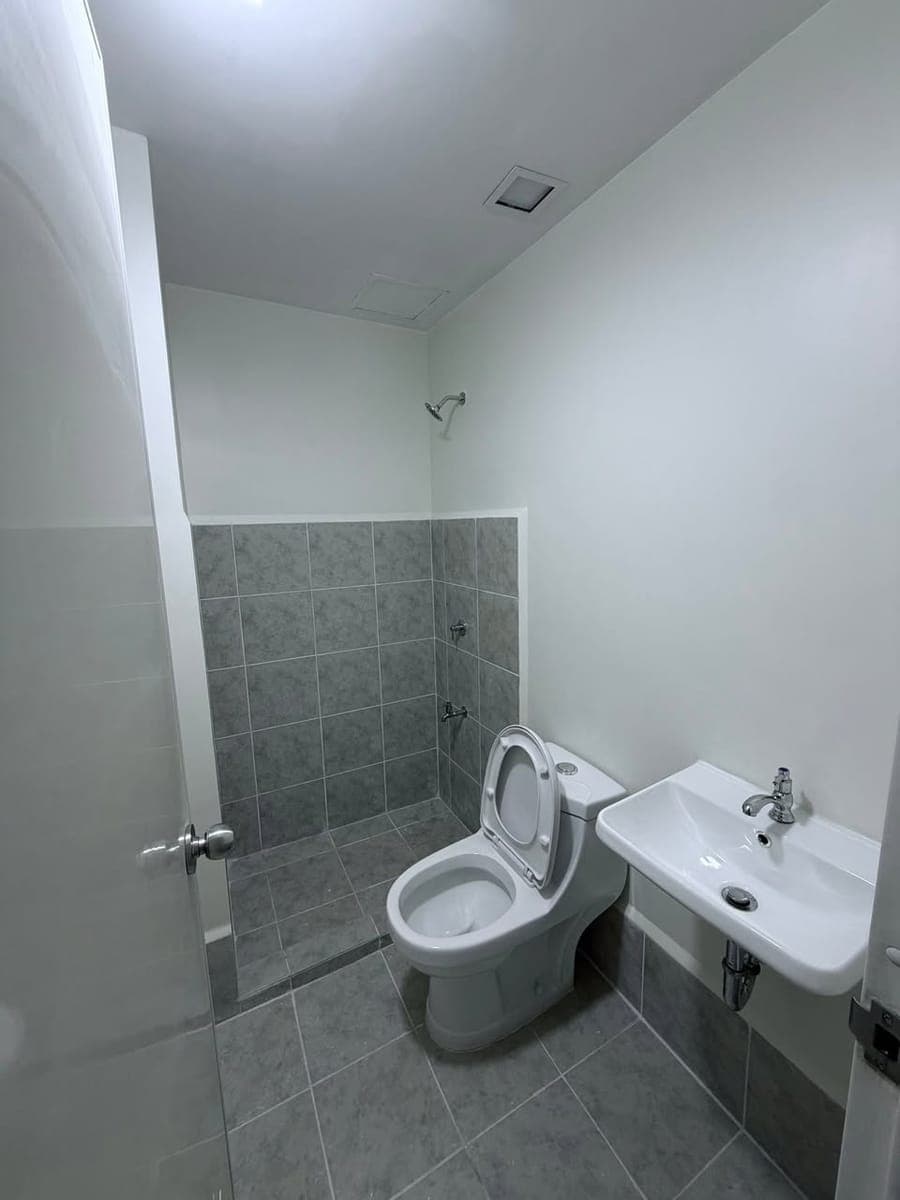 🏡 BRAND NEW STUDIO WITH BALCONY + PARKING FOR RENT - photo 5