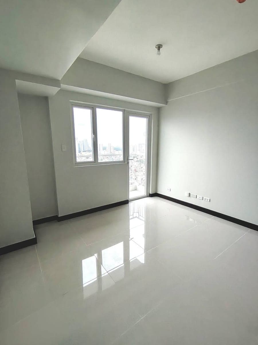 ‼️📢 FOR RENT NEWLY TURN OVER 2 Bedroom with balcony UNFURNISHED 30K INC OF DUES - photo 2