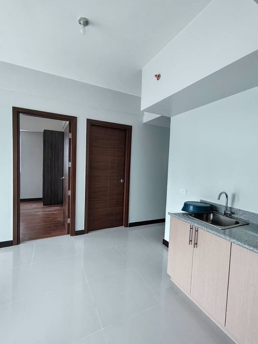 ‼️📢 FOR RENT NEWLY TURN OVER 2 Bedroom with balcony UNFURNISHED 30K INC OF DUES - photo 4