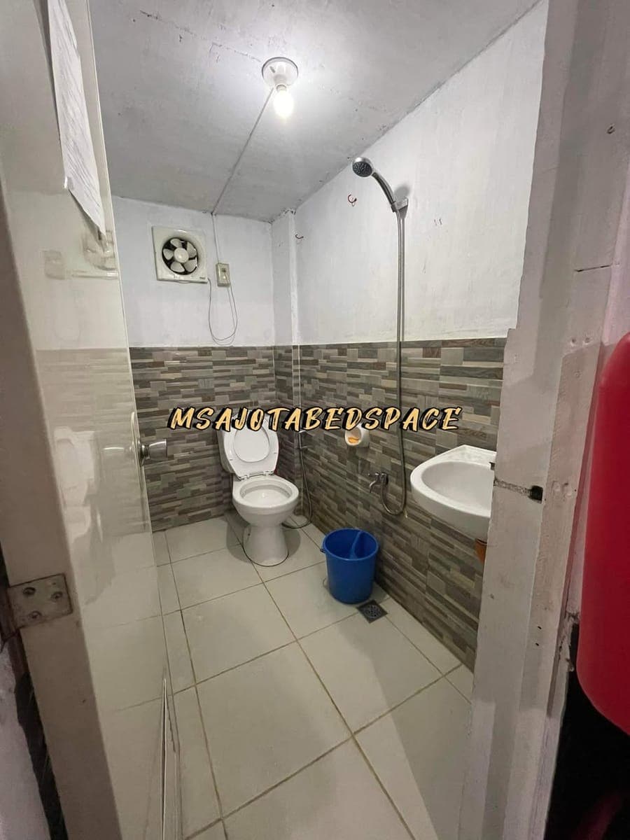 Air conditioned Male Bedspace for rent near BGC. - photo 5