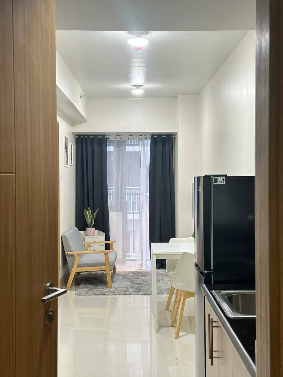 𝐅𝐎𝐑 𝐑𝐄𝐍𝐓 One Bedroom with Balcony Condo Unit at Shore 3, Residences near MOA - photo 3