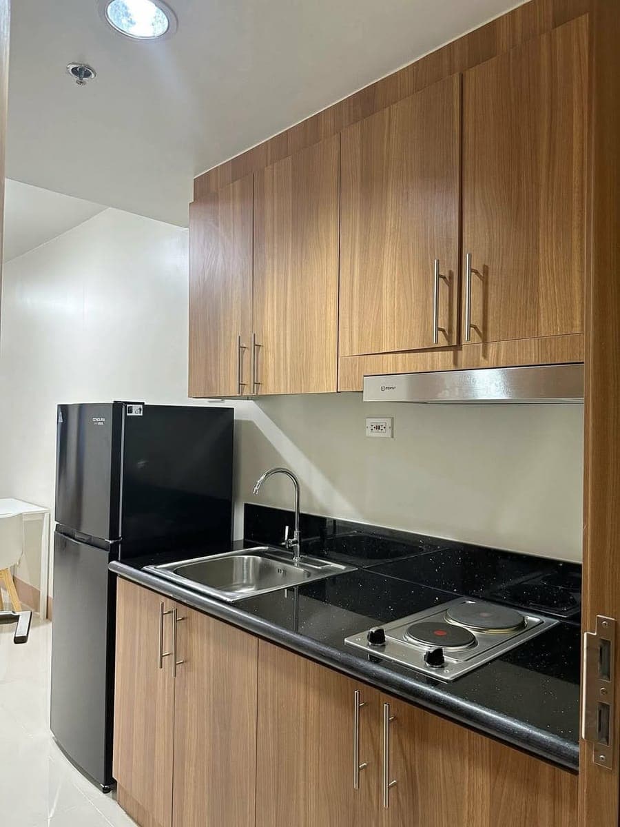 𝐅𝐎𝐑 𝐑𝐄𝐍𝐓 One Bedroom with Balcony Condo Unit at Shore 3, Residences near MOA - photo 4