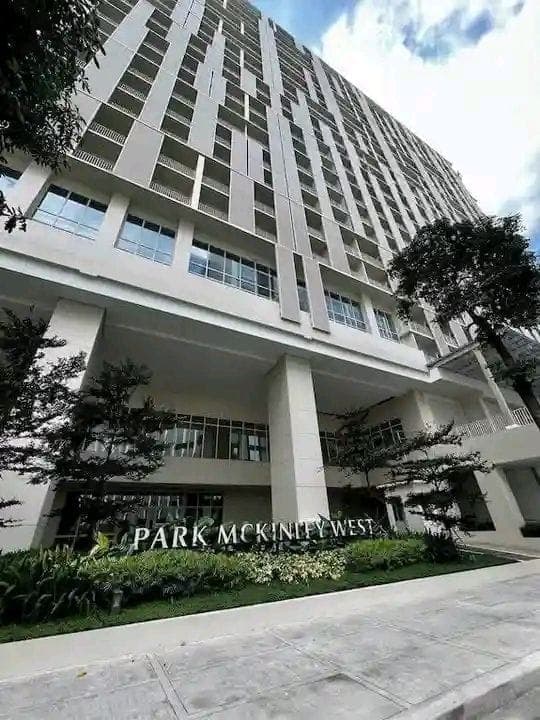 𝐅𝐎𝐑 𝐑𝐄𝐍𝐓‼️ One Bedroom with Balcony Condo at PARK MCKINLEY WEST - photo 1