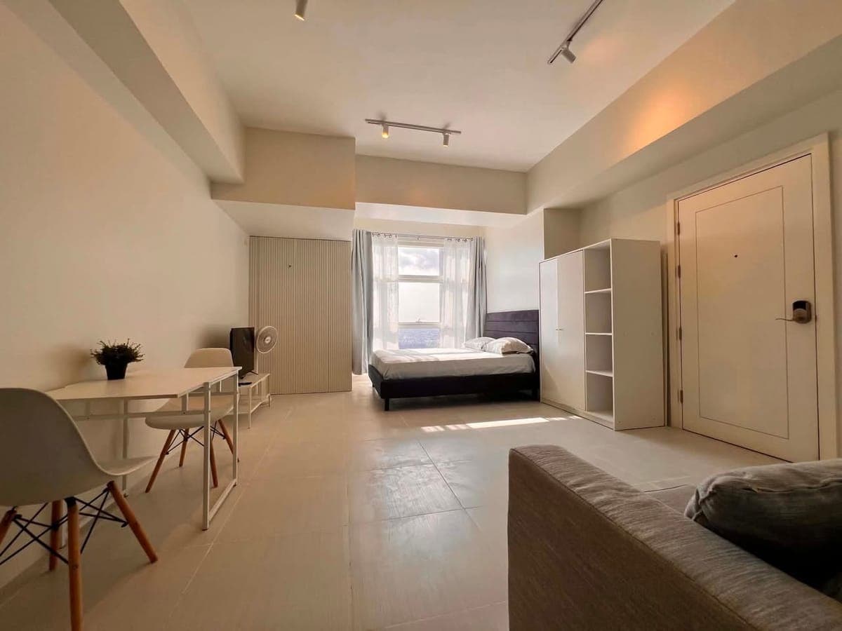 𝐁𝐈𝐆 𝐒𝐓𝐔𝐃𝐈𝐎 𝐂𝐎𝐍𝐃𝐎 𝐅𝐎𝐑 𝐑𝐄𝐍𝐓 at Twin Oaks Place East Tower! - photo 1