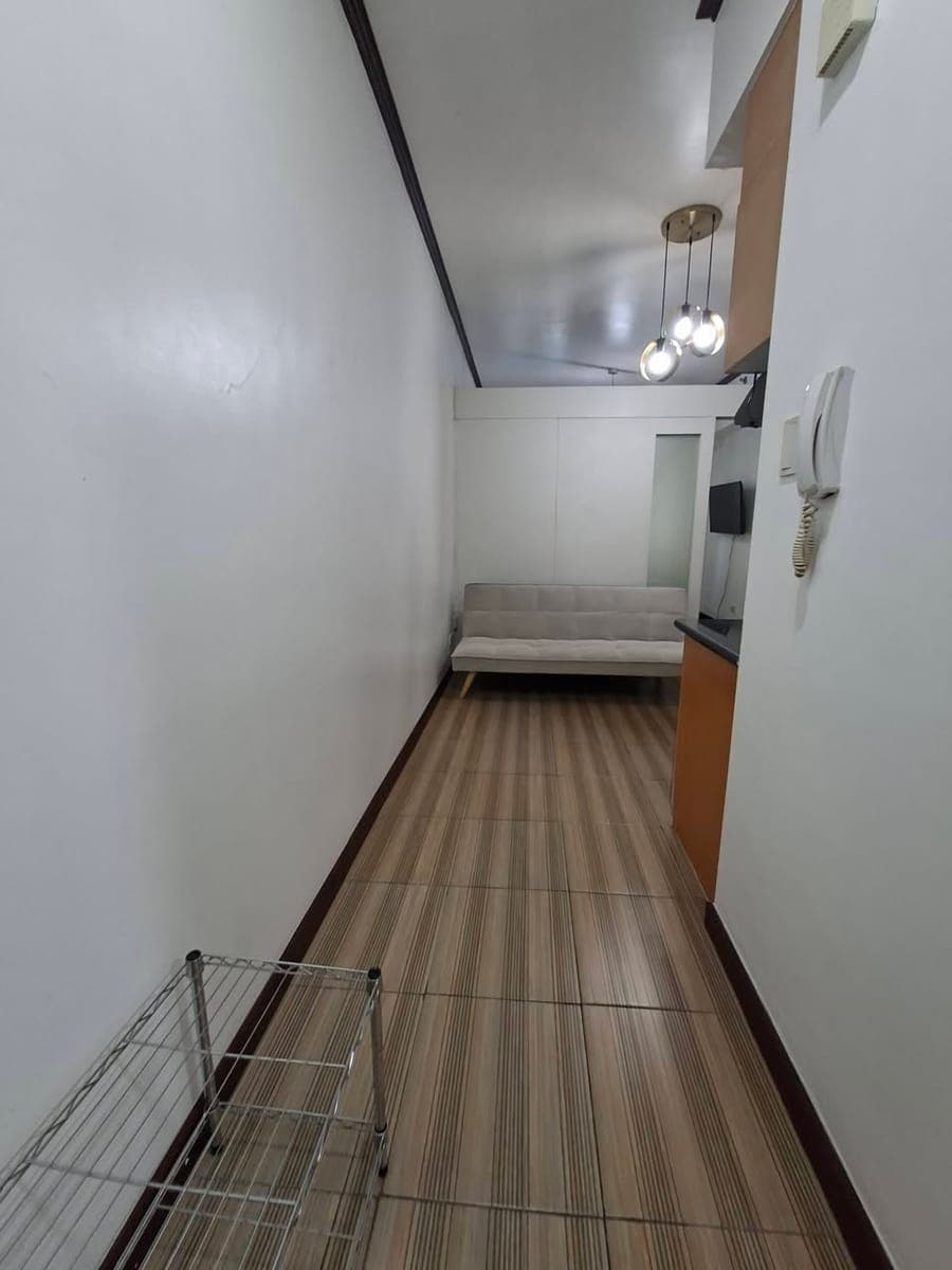 Makati condo 1bedroom 18k 1deposit 1advance 1yr Contract - photo 2