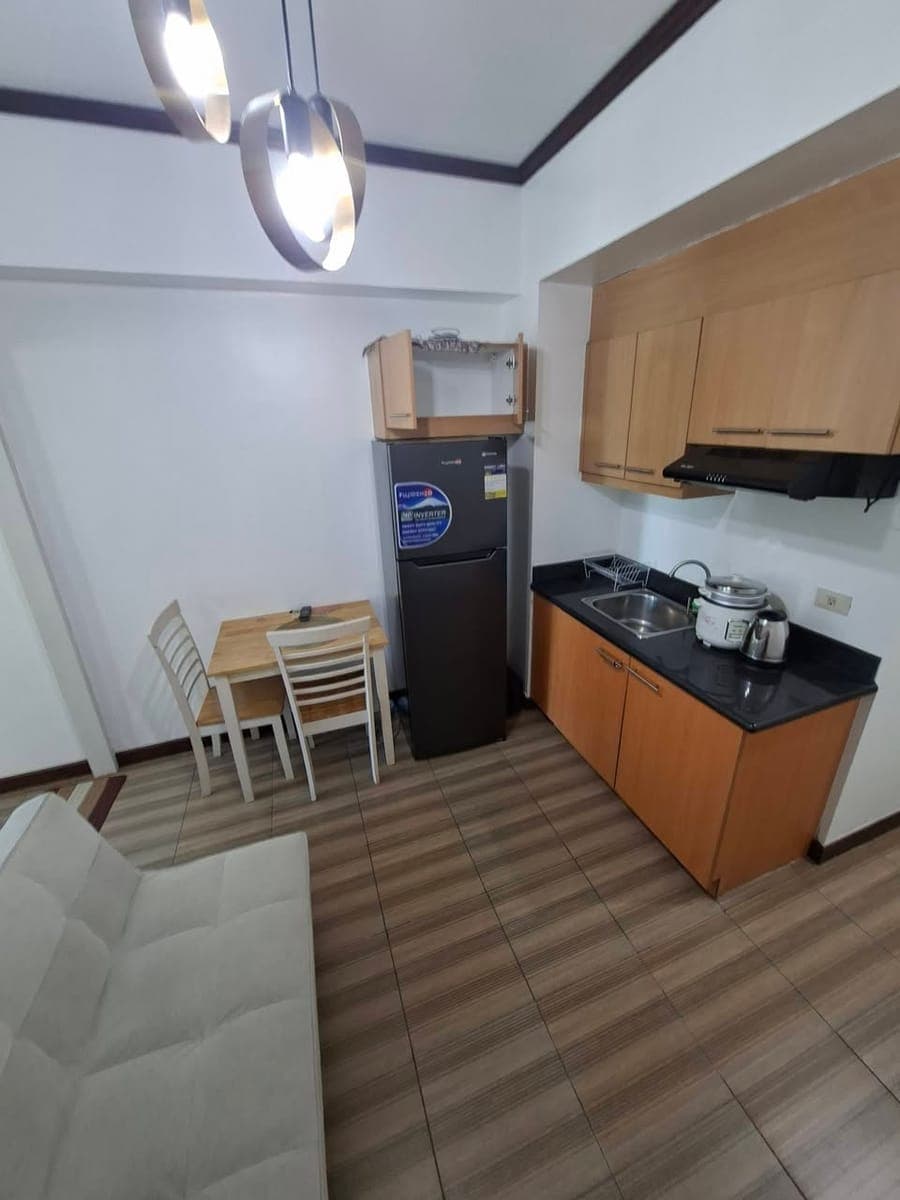 Makati condo 1bedroom 18k 1deposit 1advance 1yr Contract - photo 3