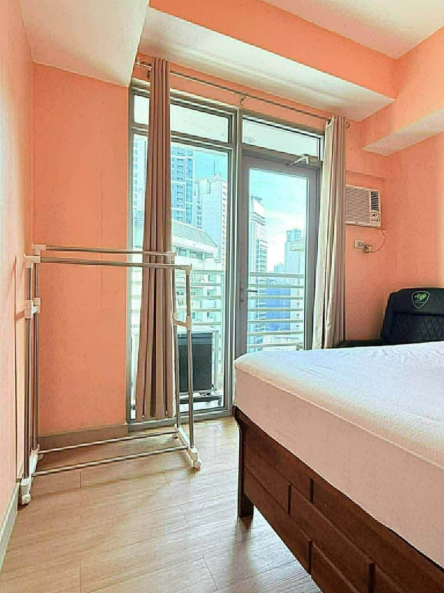 𝐅𝐎𝐑 𝐑𝐄𝐍𝐓 One Bedroom with Balcony Condo in SALCEDO SQUARE - photo 2
