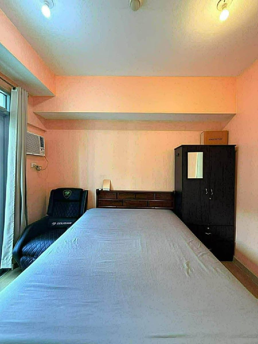 𝐅𝐎𝐑 𝐑𝐄𝐍𝐓 One Bedroom with Balcony Condo in SALCEDO SQUARE - photo 4