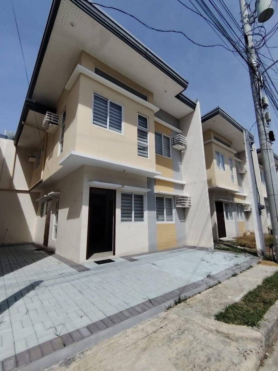 🍁 2 STOREY HOUSE FOR RENT 🍁 - photo 1