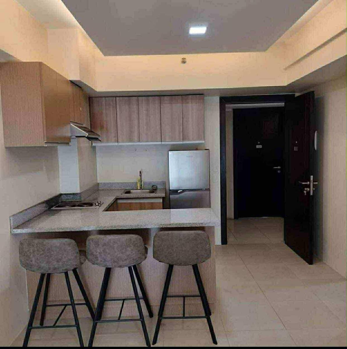 ‼️URGENT! Looking for 2 Condo-Sharing Female Roommates‼️ - photo 2