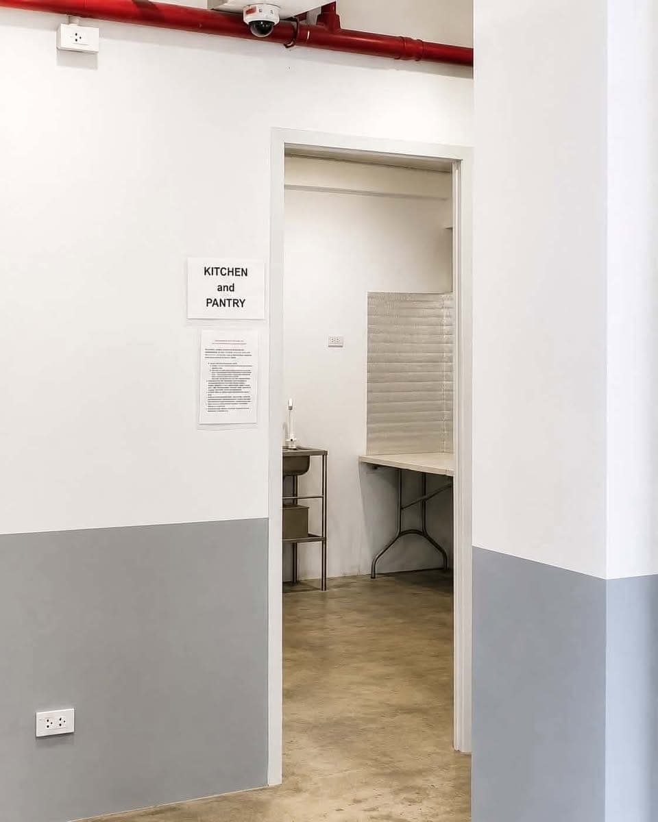 𝐒𝐄𝐌𝐈-𝐅𝐔𝐑𝐍𝐈𝐒𝐇𝐄𝐃 studio-type industrial-themed unit! With own shower, toilet and wash are... - photo 5