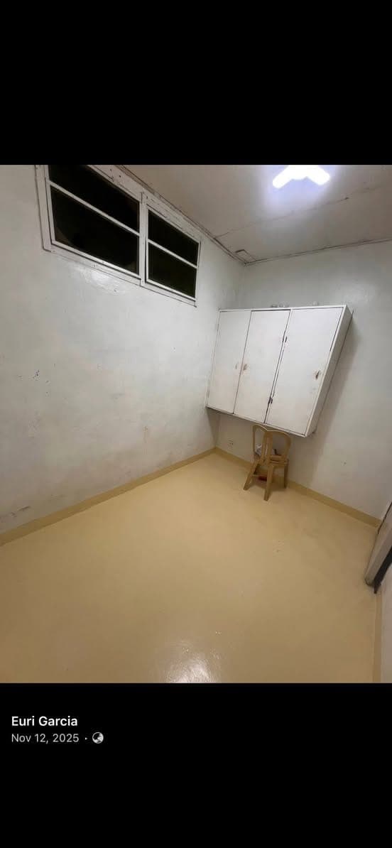 ROOM FOR RENT - PM IF INTERESTED - photo 1