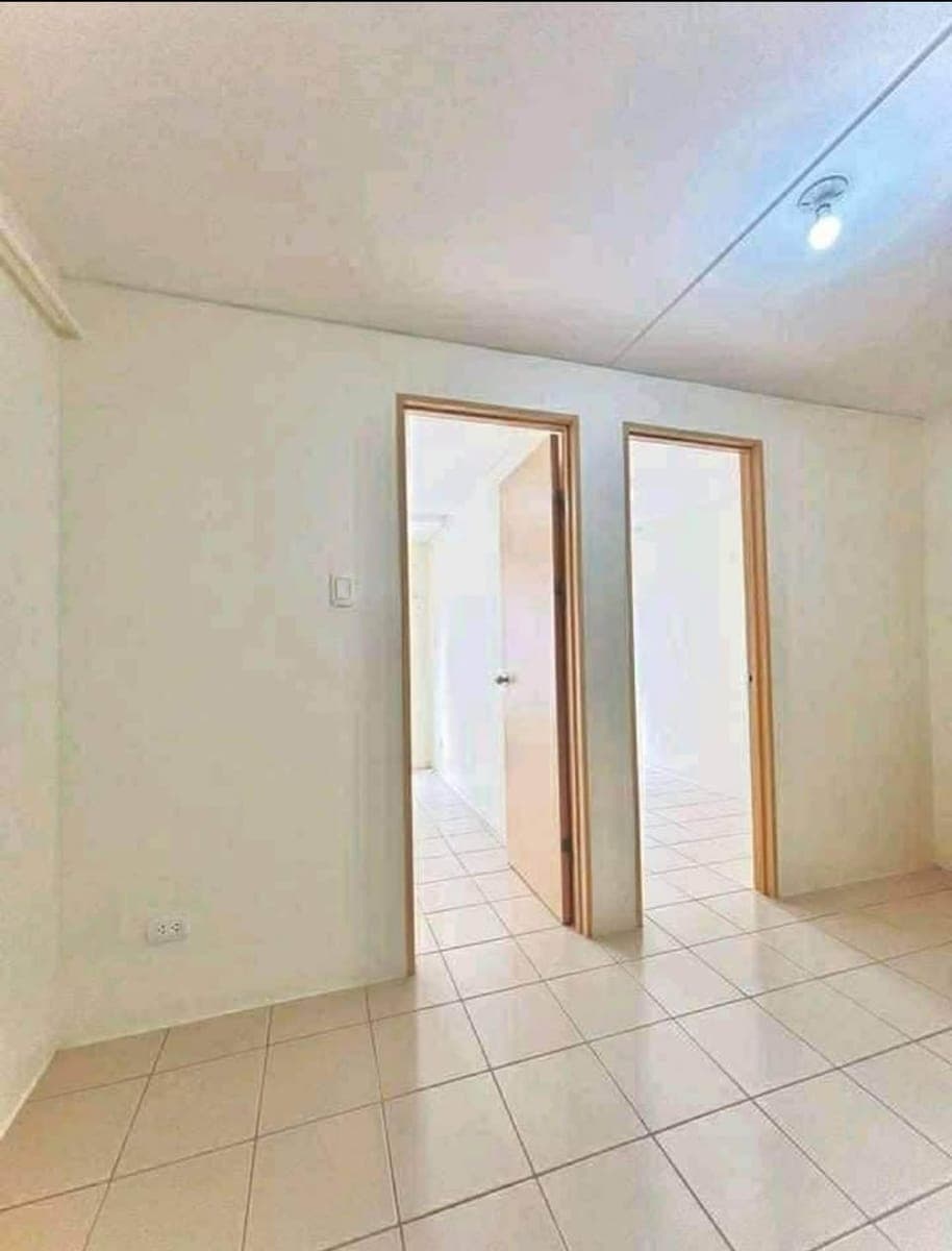 Condo for rent (2BR) Bare Unit - photo 3