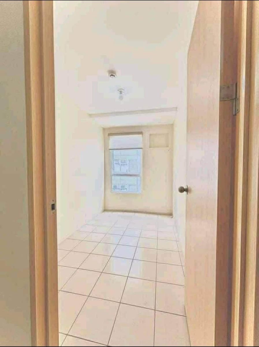Condo for rent (2BR) Bare Unit - photo 4