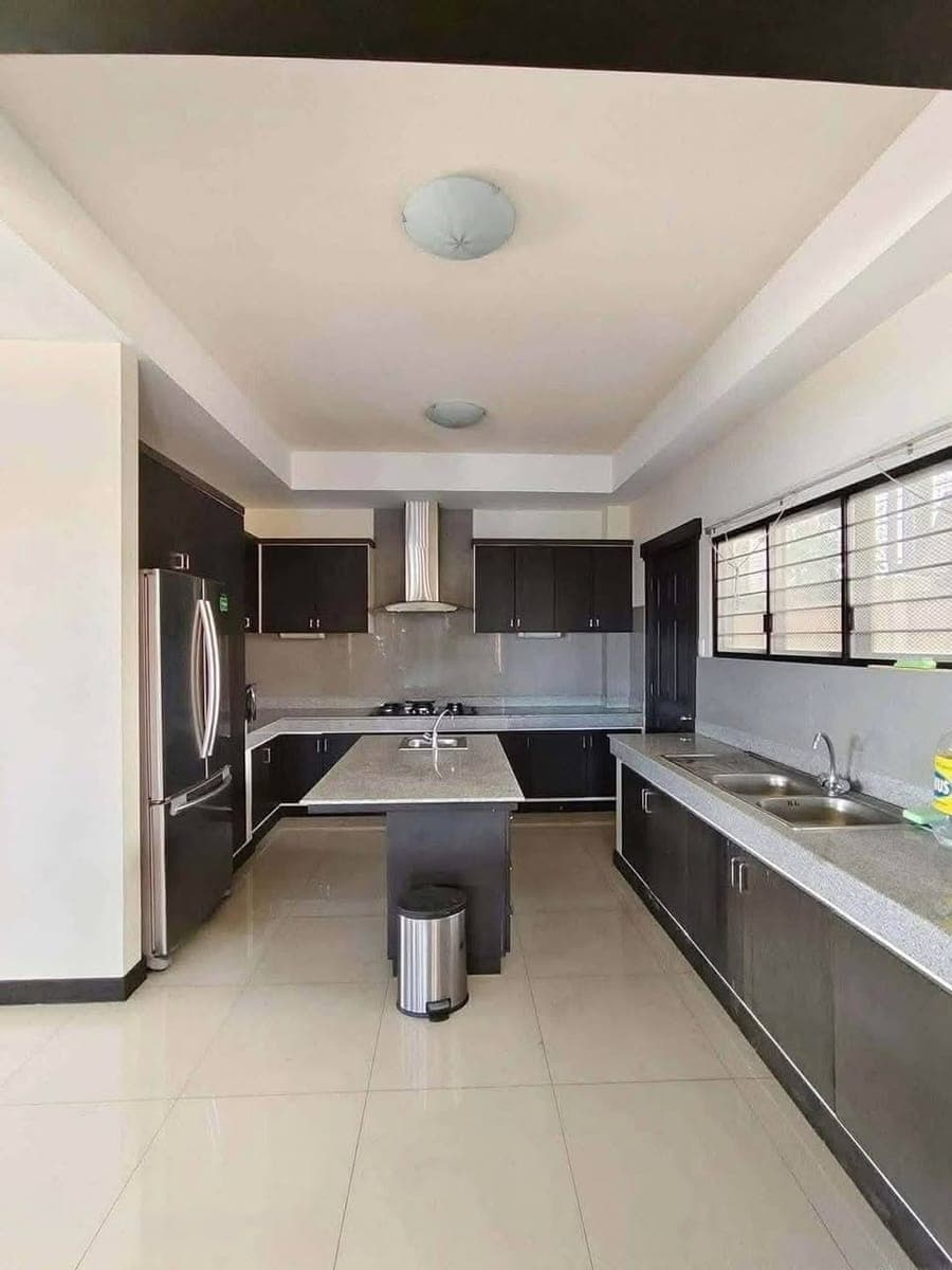 OVERLOOKING CITY VIEW HOUSE FOR RENT‼️ - photo 3