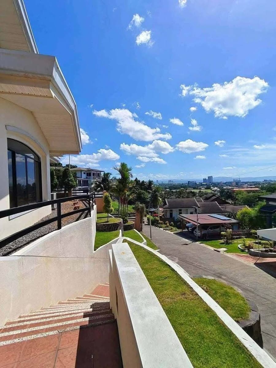 OVERLOOKING CITY VIEW HOUSE FOR RENT‼️ - photo 4