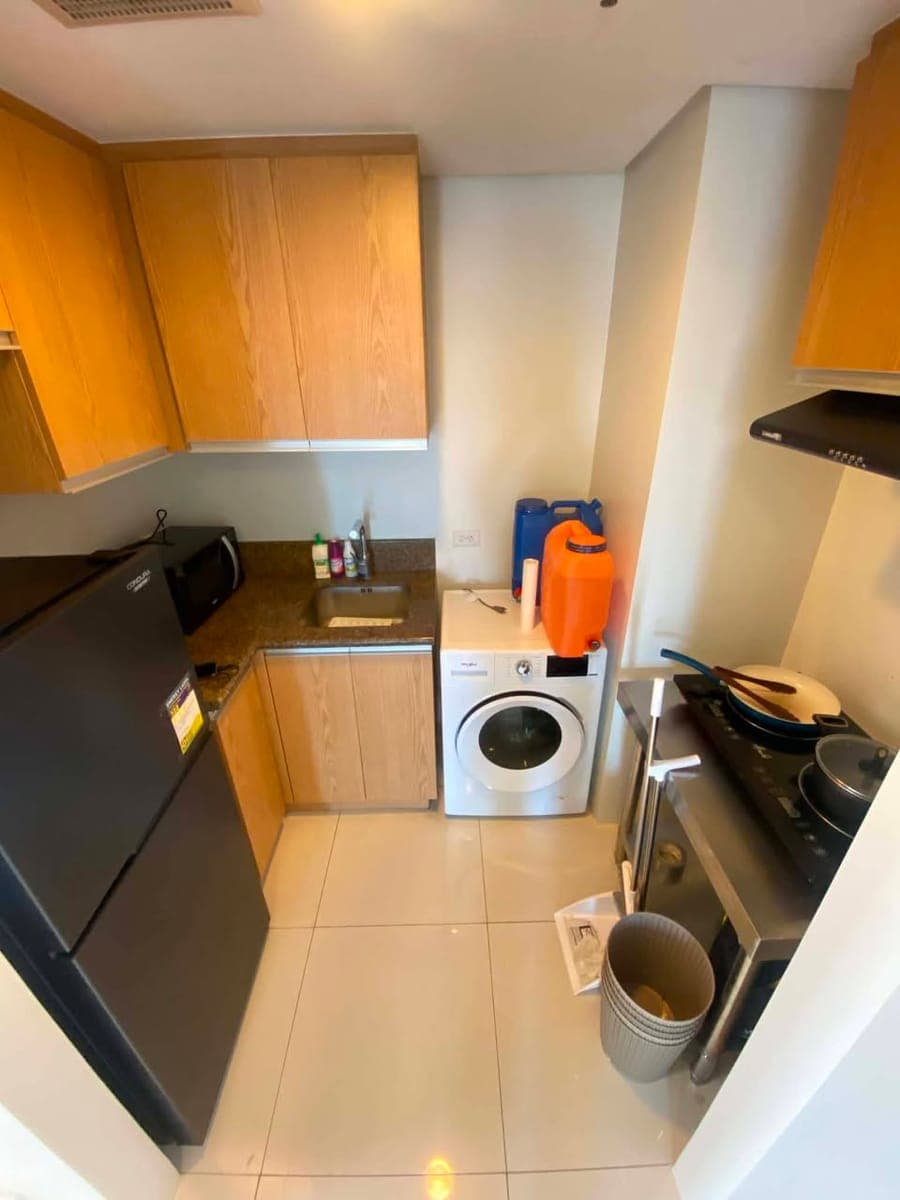FOR RENT | 2BR Corner Unit – ₱68,000 / month - photo 2