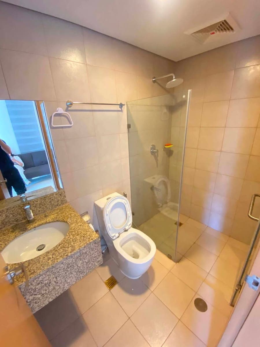 FOR RENT | 2BR Corner Unit – ₱68,000 / month - photo 3