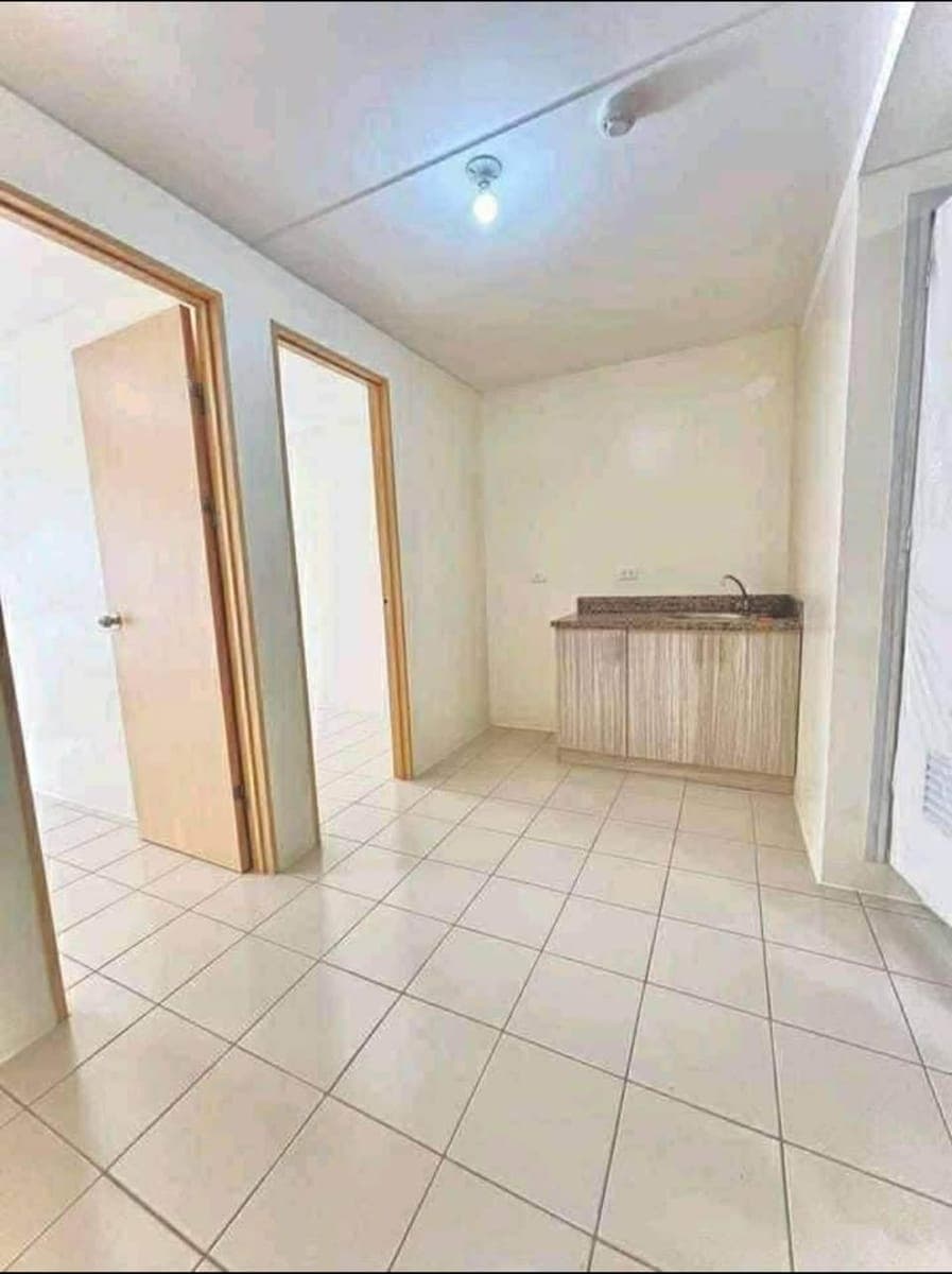 Condo for rent (2BR) Bare Unit with 2AC - photo 1