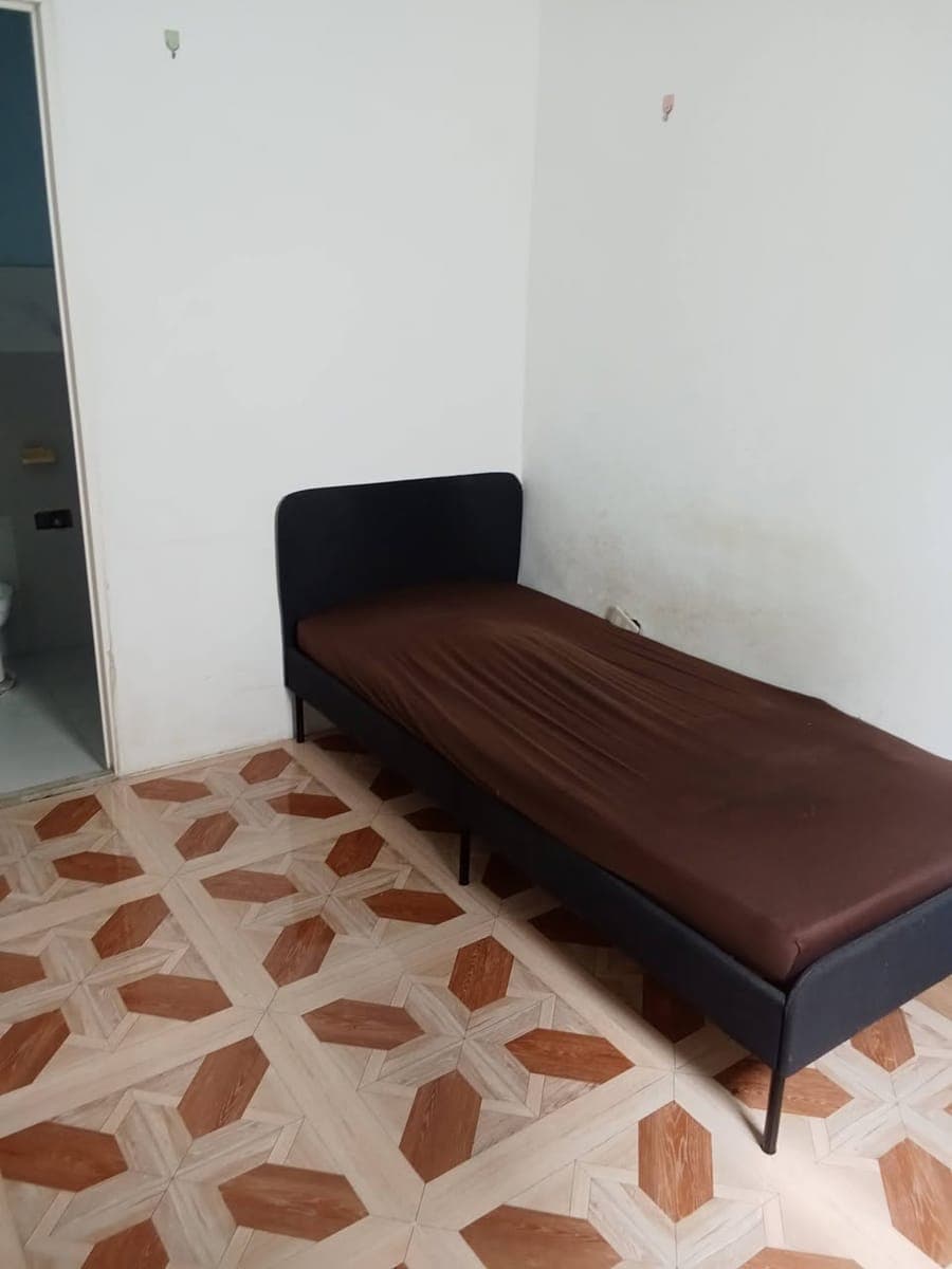 SOLO Male/Female Bed Spacer/Room for rent for "STUDENT" - photo 1