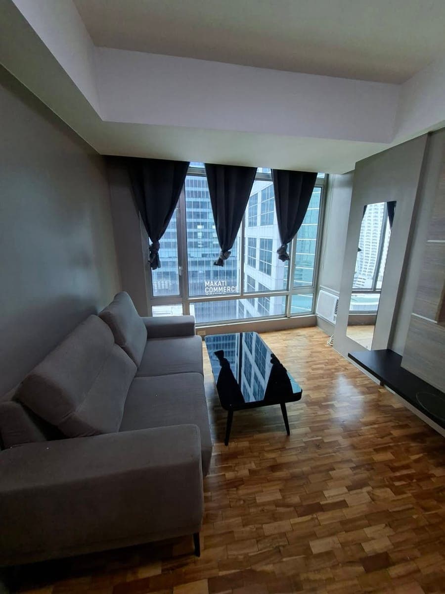 Big 1bedroom 45sqm makati condo for rent - photo 1