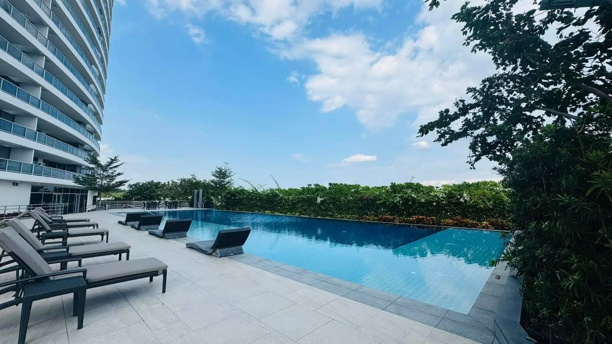 Luxury 3BR unit for lease at Azuela Residences with stunning Samal Island views - photo 4