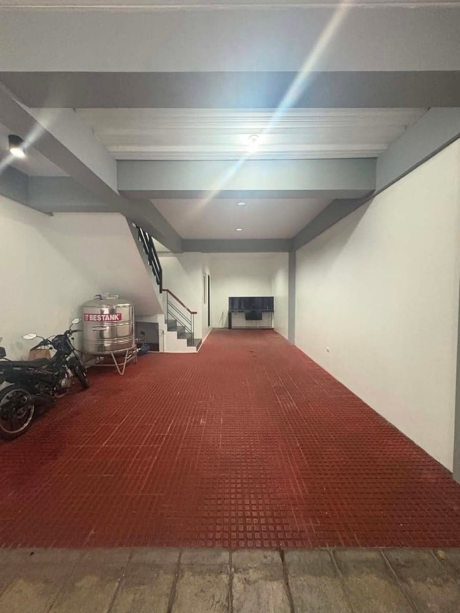 Modern Executive Townhouse for Rent near E. Rodriguez, Cubao and New Manila, QC | 4-Car Garage + Entertainment Loft - photo 1