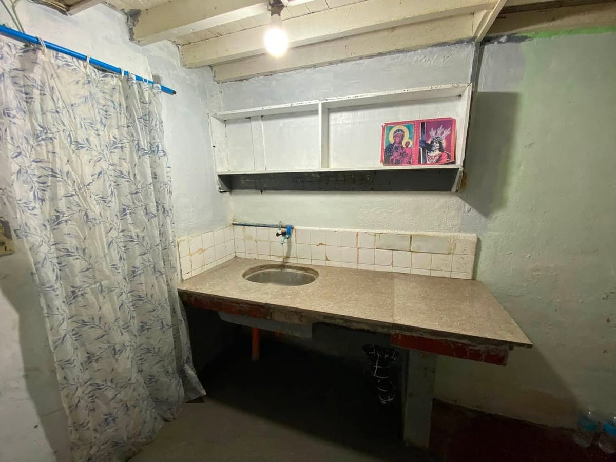 HOUSE FOR RENT - photo 1