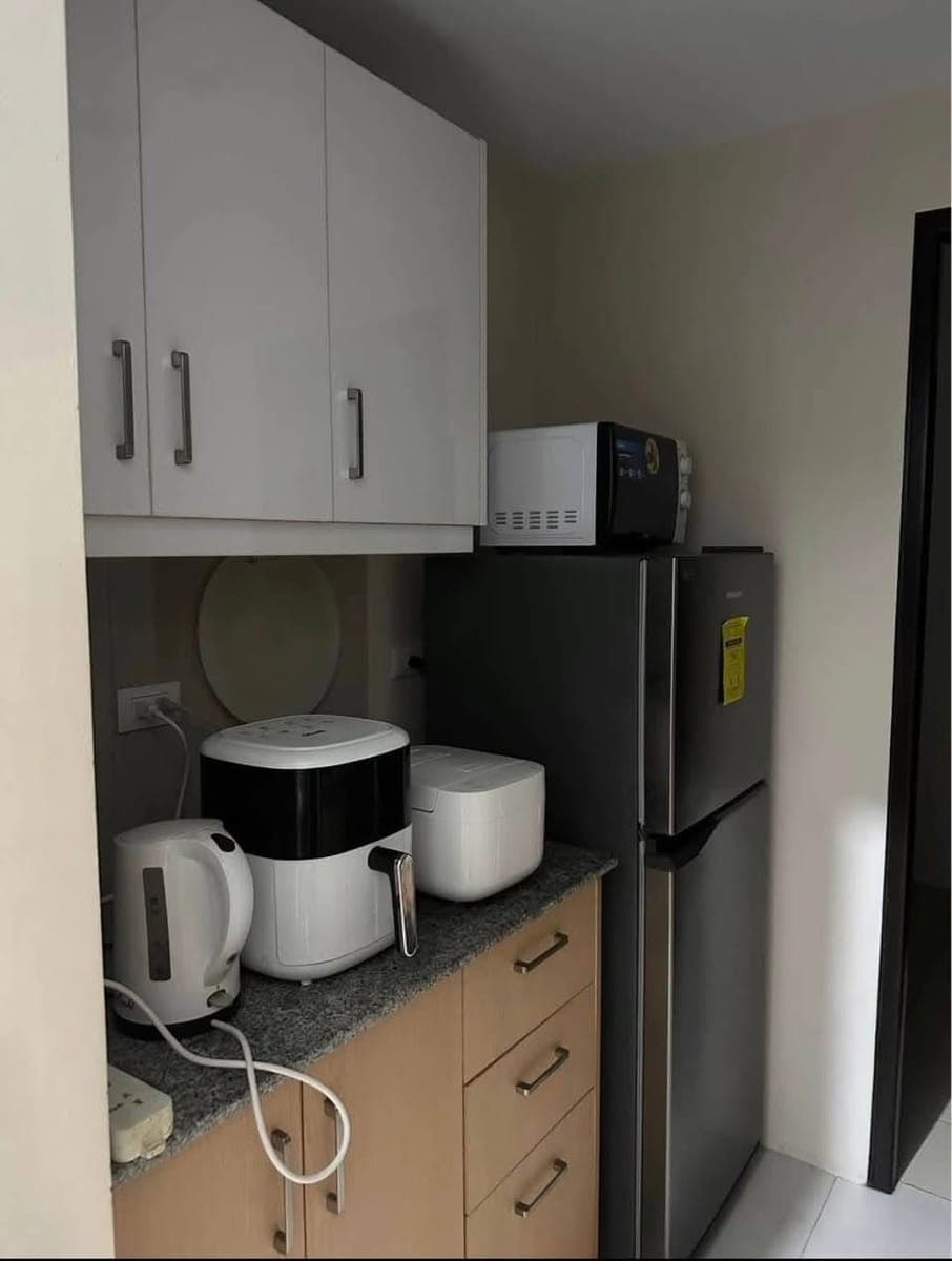📣FOR RENT | 2BR Condo in Florence, McKinley Hill - photo 4