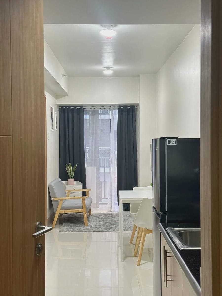 𝐅𝐎𝐑 𝐑𝐄𝐍𝐓 One Bedroom with Balcony Condo Unit at Shore 3, Residences near MOA - photo 2