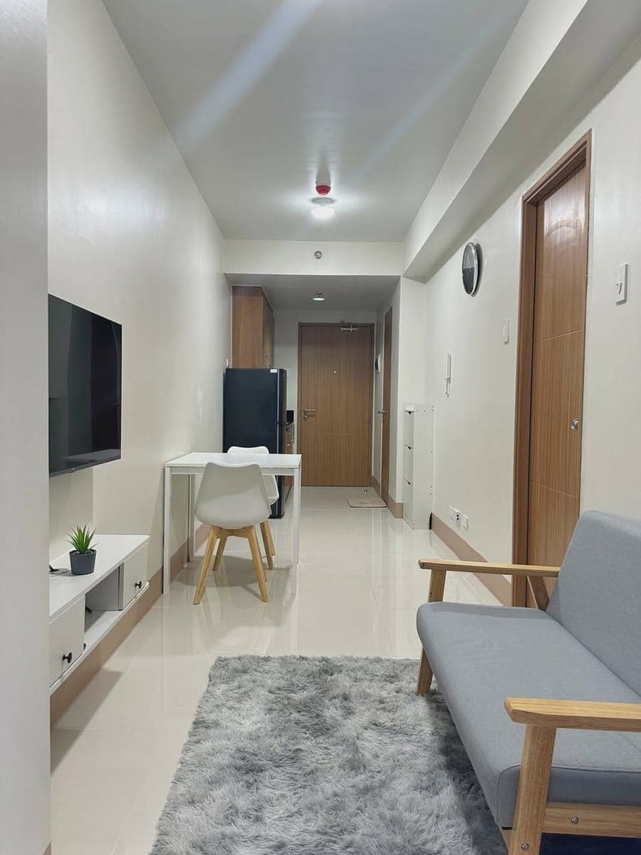 𝐅𝐎𝐑 𝐑𝐄𝐍𝐓 One Bedroom with Balcony Condo Unit at Shore 3, Residences near MOA - photo 4
