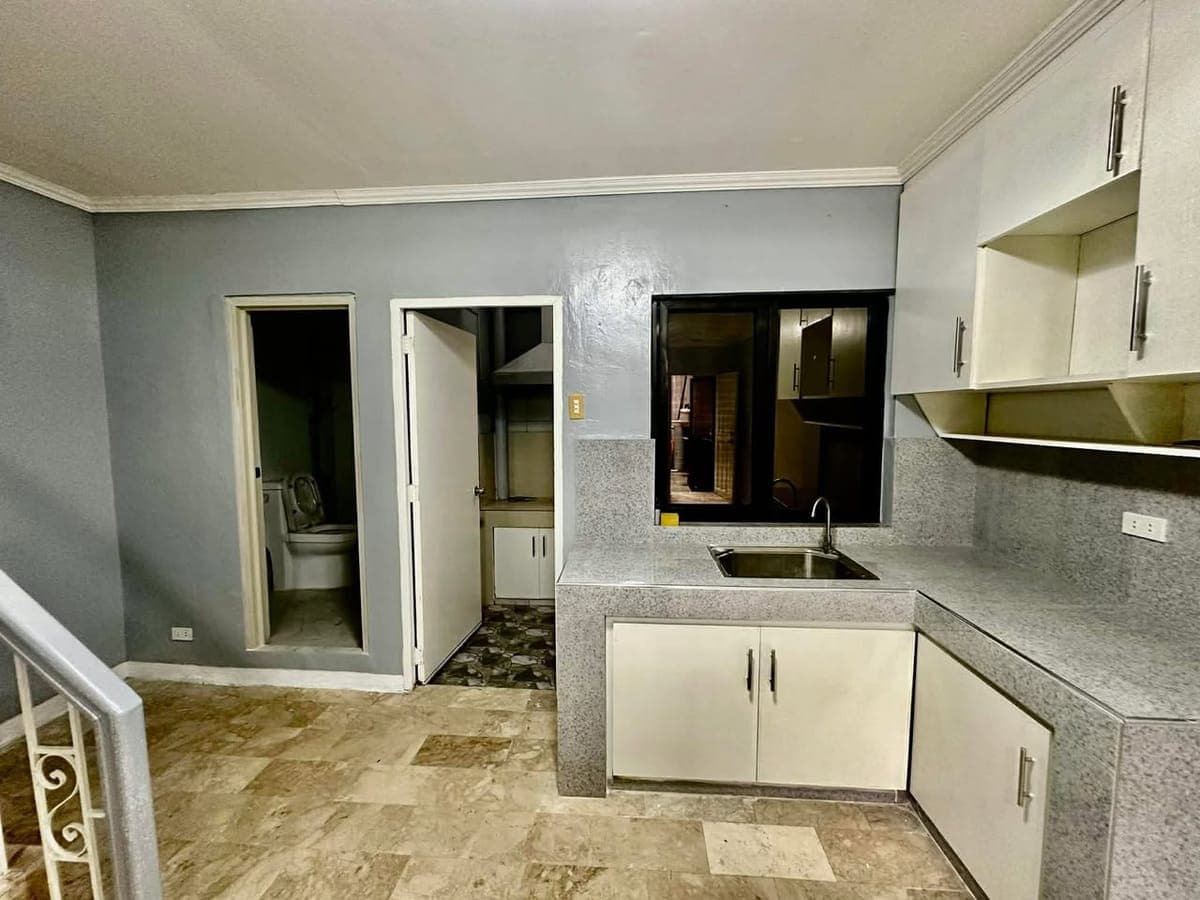 Kamuning Townhouse for Rent - photo 5