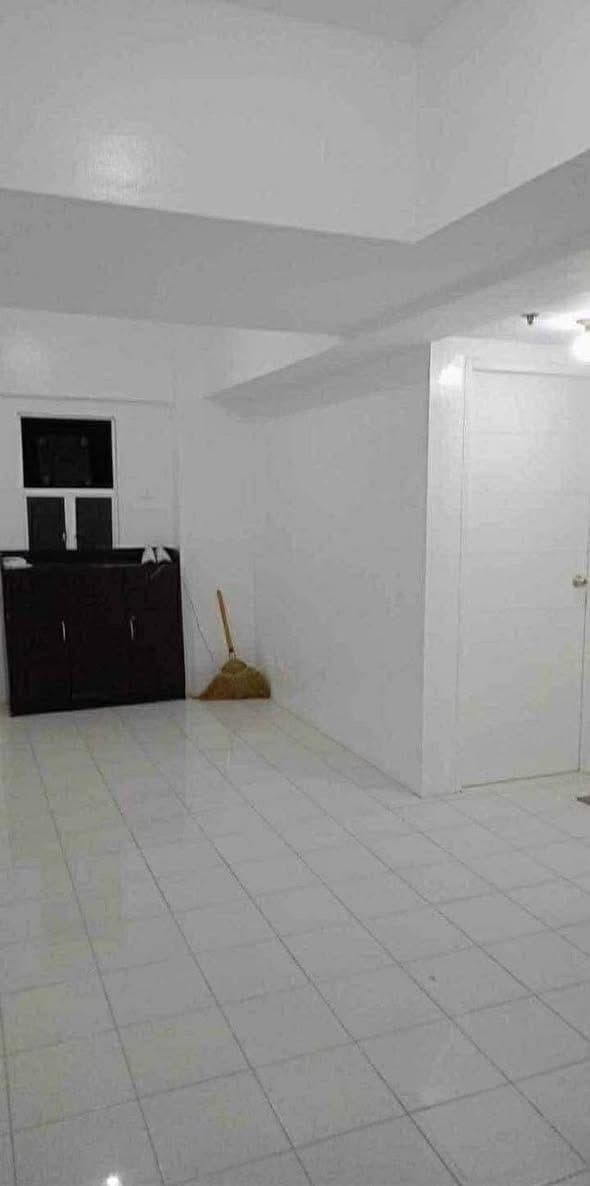 𝐅𝐎𝐑 𝐑𝐄𝐍𝐓 Two Bedroom with Balcony At Makati Executive Tower, - photo 2