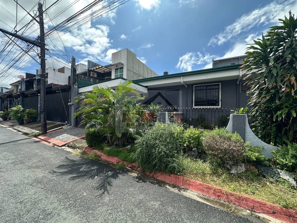 Better Living Subdivision Parañaque Bungalow For Rent (France Access) - photo 2