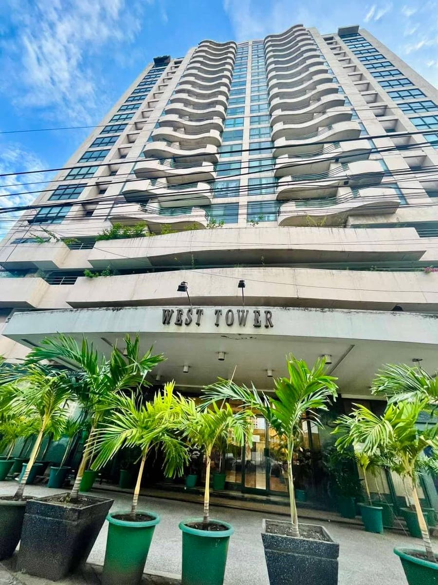 West tower condo, bangkal makati city,  18k w parking 1yr contract Minimum - photo 3