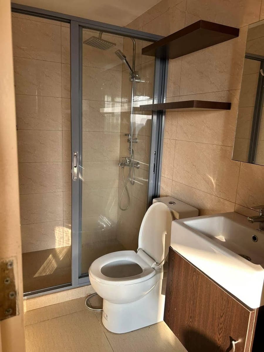 West tower condo, bangkal makati city,  18k w parking 1yr contract Minimum - photo 2
