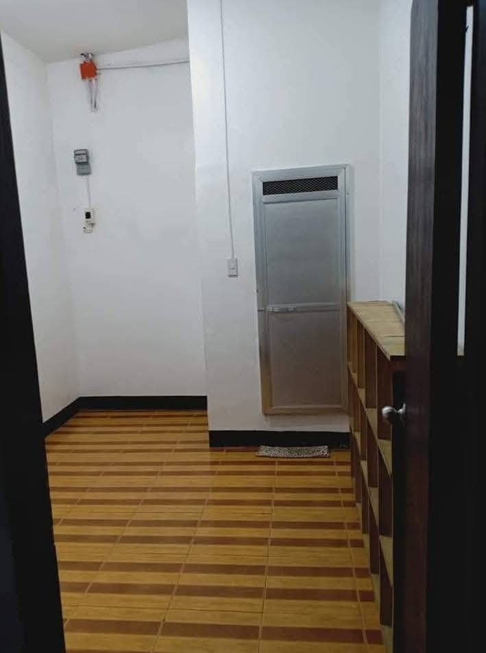 ROOM FOR RENT W/ OWN CR - photo 2