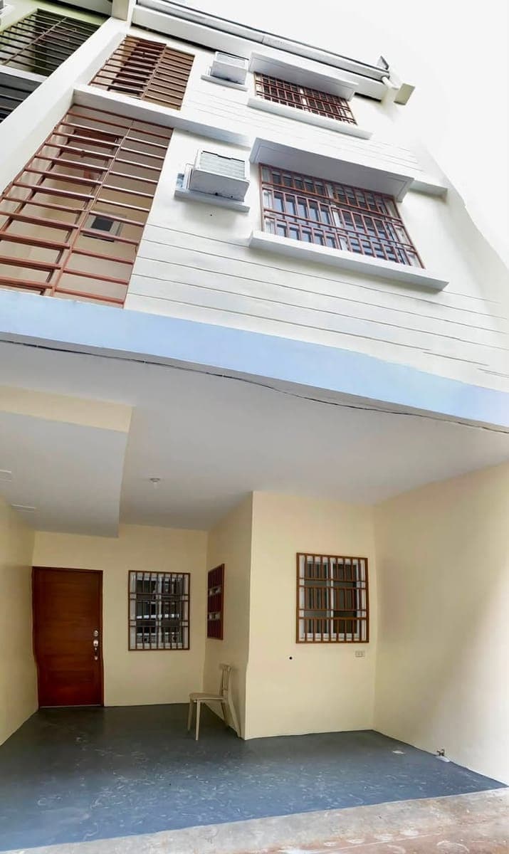 FOR LEASE - photo 1