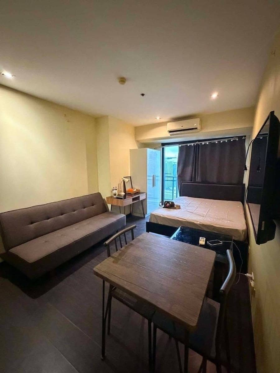 𝐅𝐎𝐑 𝐑𝐄𝐍𝐓 Studio with Balcony Condo in KNIGHTSBRIDGE RESIDENCES - photo 2