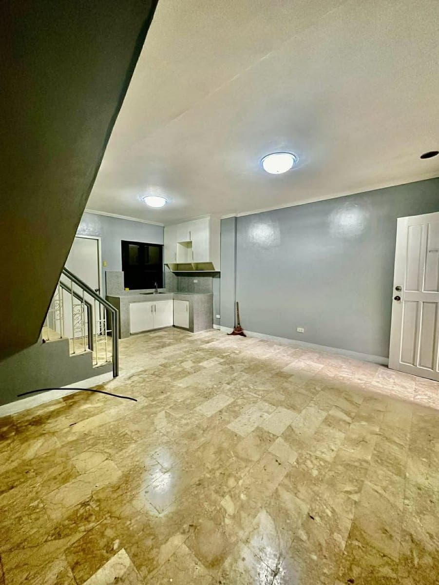 Kamuning Townhouse for Rent - photo 3